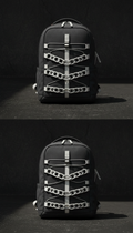 mochila técnica minimalista detalle cadena blanco yeso